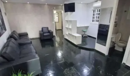 Sala comercial com recepção e espaço para consultório