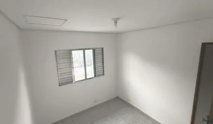 Casa com 2 dormitorios bem localizada com vaga de garagem
