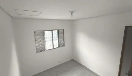 Casa com 2 dormitorios bem localizada