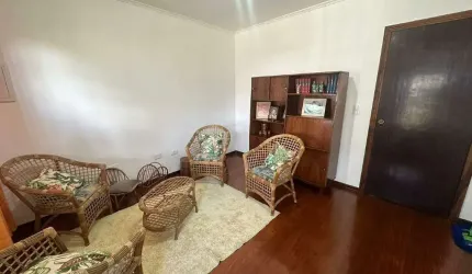 Casa Ampla com 3 Dormitórios, Hidro, Churrasqueira e Segurança Completa – 240m² de Conforto! (Porteira Fechada)