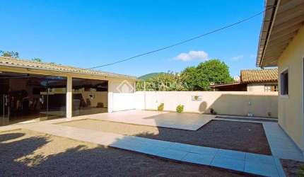 Casa com 3 quartos à venda na Valentin Silva, 123, Povoado de Nova Brasília, Imbituba, 250 m2 por R$ 800.000