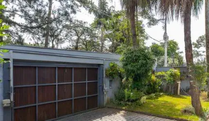 Casa tipo para venda com 4 quartos, sendo 2 suítes, 384m²