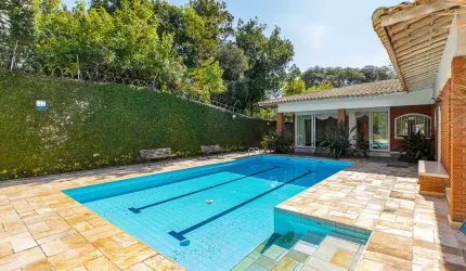 Casa tipo para venda com 5 quartos, sendo 3 suítes, 582m²