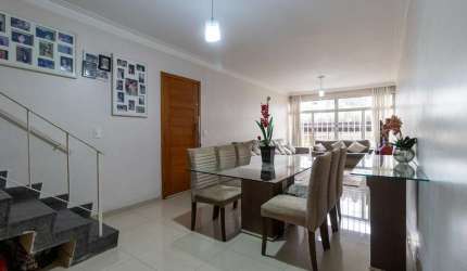 Sobrado para venda com 3 quartos, sendo 1 suíte, 142m²