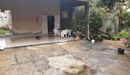 Vendo excelente casa em Nova Parnamirim com 280m² à 100m da Av. Abel Cabral