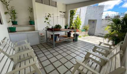 Vendo excelente casa no bairro de candelária com 327m2 de área construída