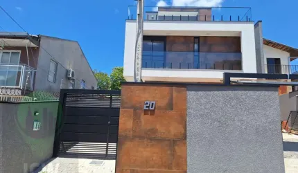 Sobrado para Venda em Curitiba, Uberaba, 3 dormitórios, 2 suítes, 2 banheiros, 3 vagas