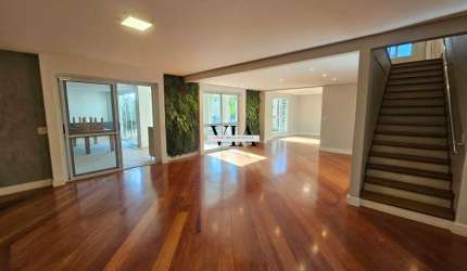 Linda casa Dupla com 04 Suítes e Piscina no Tamboré 4