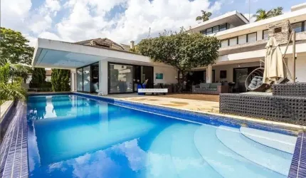 Linda mansão MOBILIADA no condomínio Residencial 8