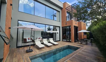 Casa de Luxo em Terreno Nobre e Esquina - Residencial 9