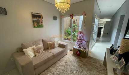 Casa para Venda, Araguari / MG, bairro Goiás, 4 dormitórios, 2 suítes, 4 banheiros, 5 vagas de garagens, área construída 288,00 m², terreno 300,00 m²