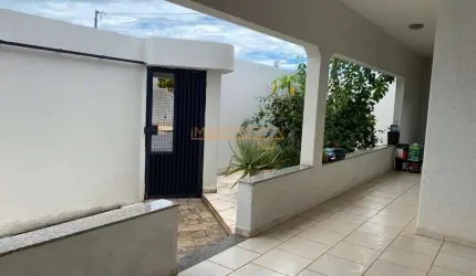 Casa à venda no bairro Jardim Milenium - Araguari/MG