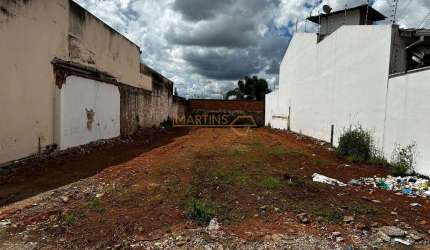 Terreno à venda no bairro Centro - Araguari/MG