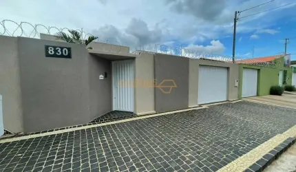 Casa à venda no bairro Santiago - Araguari/MG