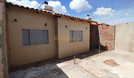 Casa à venda no bairro Parque Ipe - Araguari/MG