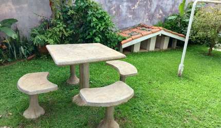 Vendo Casa de rua com 4 dormitórios sendo 3 suítes