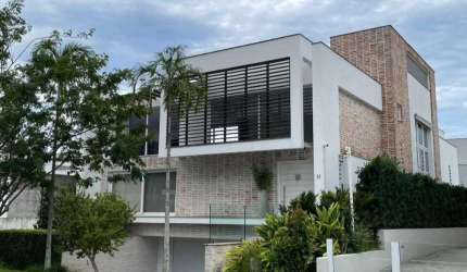 Casa à venda no bairro Lagoa da Conceição - Florianópolis/SC