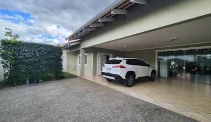 Casa com 2 quartos à venda no Guanabara, Joinville , 250 m2 por R$ 1.050.000