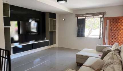 CASA DUPLEX EM CONDOMÍNIO