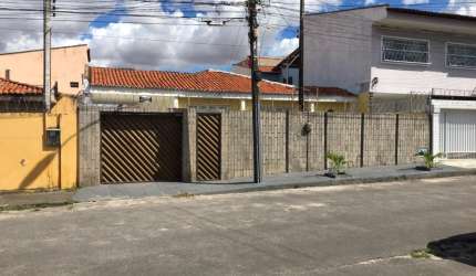 Excelente casa próximo ao parque raquel de Queiroz