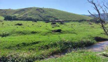 Fazenda para Venda em Cachoeiras de Macacu, Maraporã, 3 dormitórios, 1 suíte, 2 banheiros, 3 vagas