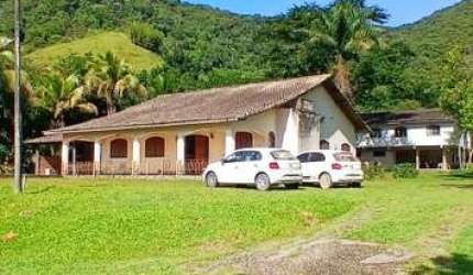 Fazenda para Venda em Silva Jardim, Pirineus, 4 dormitórios, 1 suíte, 2 banheiros, 2 vagas