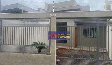 Excelente casa nova, 3 quartos sendo 1 suíte, Mais área gourmet com churrasquira e balcões em granito.