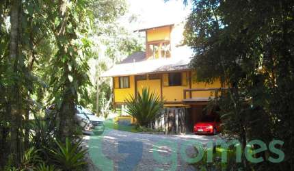 Casa com 4 dormitórios à venda