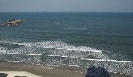 Pitangueiras - Maravilhosa cobertura, frente total para o mar e área de lazer no prédio.