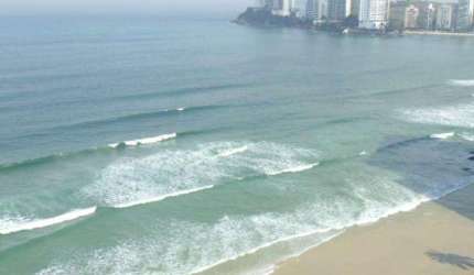 Frente ao Mar, Lindo e Confortável Apartamento na Praia de Pitangueiras, Vista ao Mar,  Lazer no Prédio.