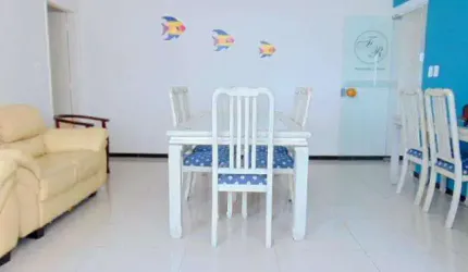 Tombo - Uma quadra do mar - Totalmente reformado - Garagem demarcada.