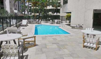 PRAIA DAS PITANGUEIRAS - LOCAL NOBRE ,AMPLO APARTAMENTO CLARO E AREJADO, 2 VAGAS DE GARAGEM ,PRÉDIO COM LAZER.
