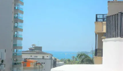 Enseada - Cobertura com piscina e churrasqueira em região nobre da Enseada.