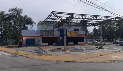 POSTO DE COMBUSTÍVEL NA AV ADEMAR DE BARROS COM AV. SANTOS DUMONT - GUARUJÁ