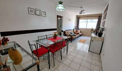 APARTAMENTO COM 2 DORMITÓRIOS, SENDO 1 SUÍTE, HÁ 2 QUADRAS DA PRAIA DE PITANGUEIRAS.