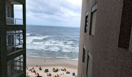 APARTAMENTO FRENTE AO MAR, COM VISTA, SÃO 3 DORMITÓRIOS SENDO 1 SUÍTE.