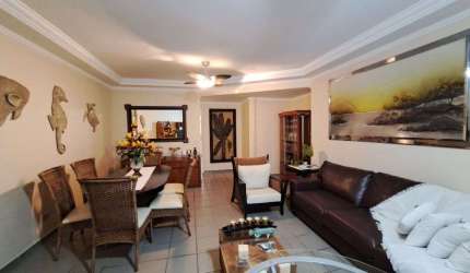 AMPLO APARTAMENTO COM 4 DORMITÓRIOS, SENDO 3 SUÍTES E O 4º DORMITÓRIO OPCIONAL, 2 VAGAS, VARANDA ESTENDIDA, NA REGIÃO NOBRE DA PITANGUEIRAS NO GUARUJÁ