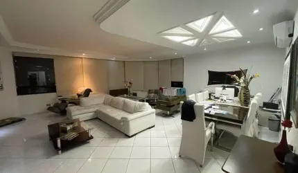AMPLO APARTAMENTO COM 3 DORMITÓRIOS, SENDO 1 SUÍTE, 2 VAGAS, NA REGIÃO NOBRE DA PITANGUEIRAS NO GUARUJÁ.