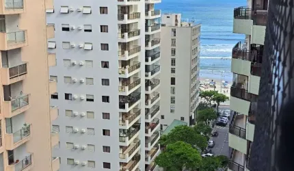 APARTAMENTO REFORMADO COM LINDA VISTA PARA O MAR, 1 QUADRA DA PRAIA