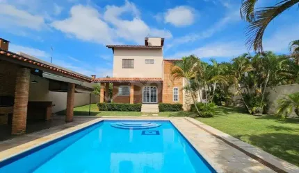 Casa para comprar no condomínio Estância Marambaia, na cidade de Vinhedo - SP com 4 quartos, sendo 2 suítes.
