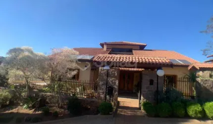 Casa á venda no condomínio Chácaras do Lago, em Vinhedo, interior de São Paulo.