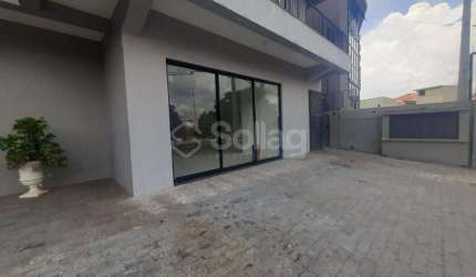 Sala comercial para alugar em Vinhedo com vaga de garagem na frente .