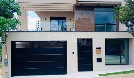 Casa á venda no residencial Jatobá, bairro Pinheirinho em Vinhedo, interior de São Paulo.