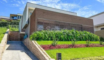 Casa em condomínio alto padrão a venda no condomínio Campo de Toscana na cidade de Vinhedo, São Paulo.