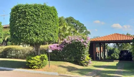 Casa de madeira em condomínio para alugar no Condomínio Vista Alegre Café em Vinhedo, interior de São Paulo