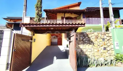Casa à Venda no Jardim Panorama em Vinhedo, interior de São Paulo!!