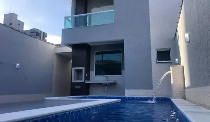 Sobrado Novo com 3 Suítes e Excelentes Comodidades em Vila Tupi, Praia Grande-SP