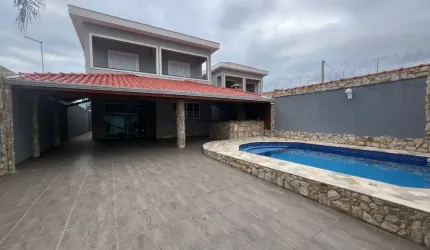 Lindo Sobrado no balneario Florida 05 suítes, incluindo 01 com closet, proporcionando privacidade e conforto para toda a família
