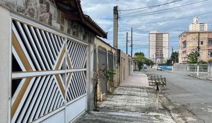 Residência Espaçosa de 3 Dormitórios com Suíte, Closet e Acabamentos de Alto Padrão