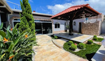 Linda Casa de Alto Padrão Mobiliada – Pronta para Morar!